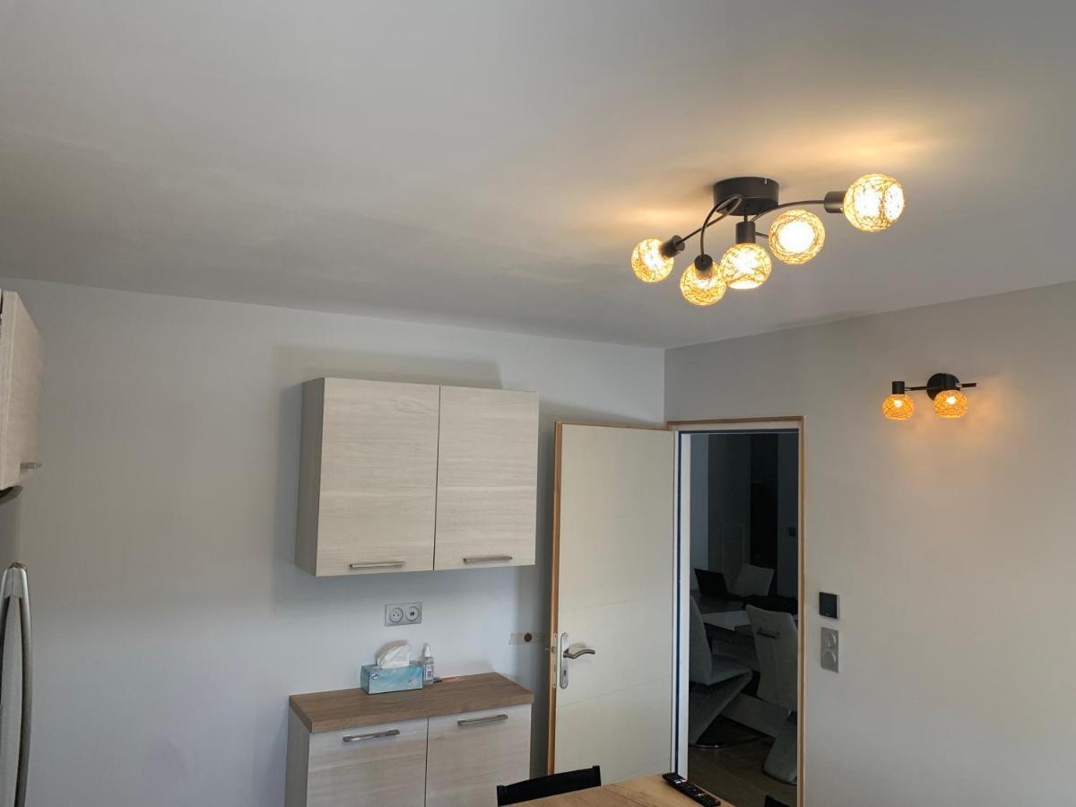 Chambre Privee/Climatisee+Tv /Petit Dejeuner Inclu/Tout Confort 느베르 외부 사진