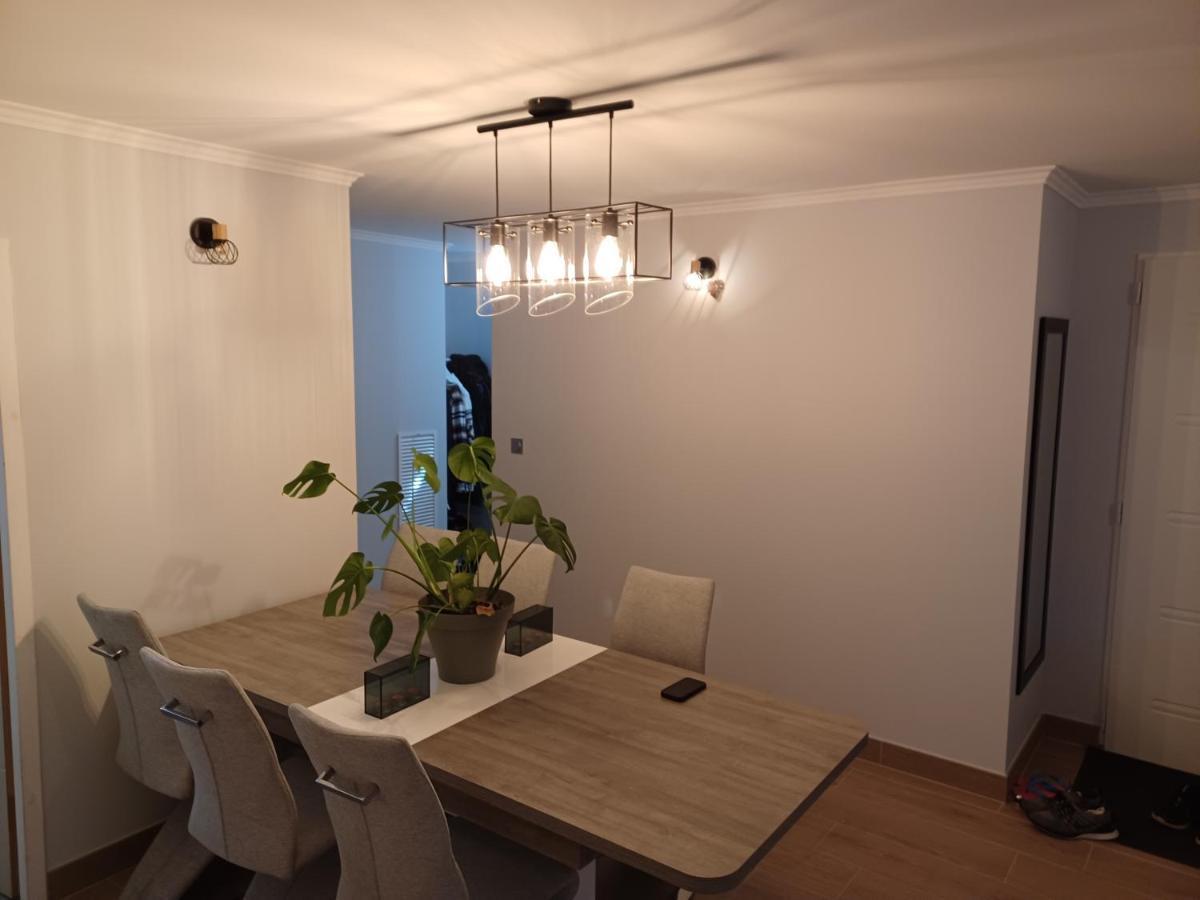 Chambre Privee/Climatisee+Tv /Petit Dejeuner Inclu/Tout Confort 느베르 외부 사진