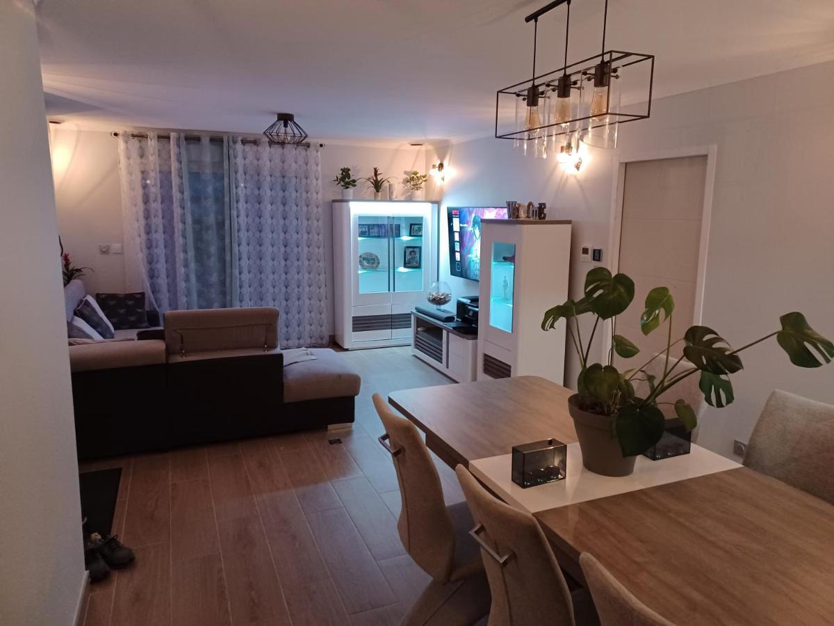 Chambre Privee/Climatisee+Tv /Petit Dejeuner Inclu/Tout Confort 느베르 외부 사진