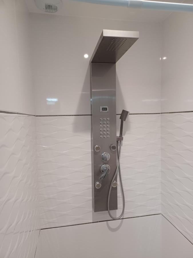 Chambre Privee/Climatisee+Tv /Petit Dejeuner Inclu/Tout Confort 느베르 외부 사진